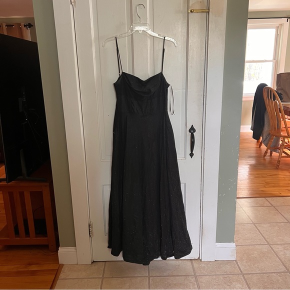 Black sparkly prom dress - Picture 2 of 5